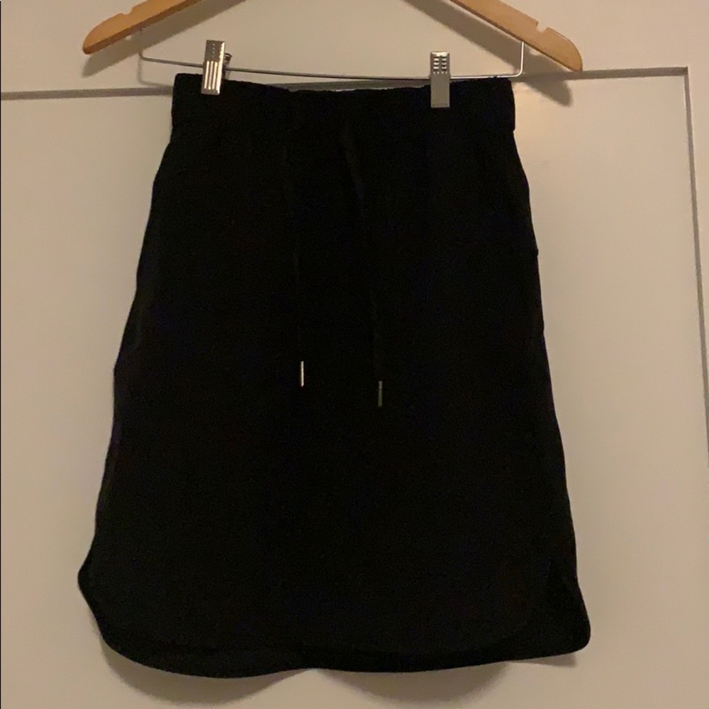 Lululemon black skirt